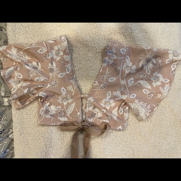 Deep V floral crop top with tie back - Picture 3 of 5